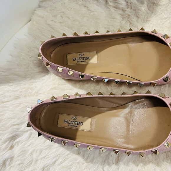 Valentino Grainy Beige Rockstud Flats - Picture 10 of 13